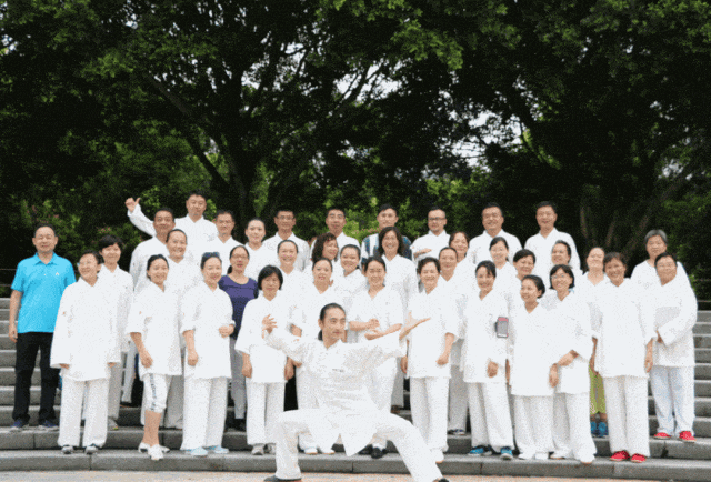 kaiyun官网最狂“八段锦天才”被封杀：你以为的养生其实是在送命！(图4)